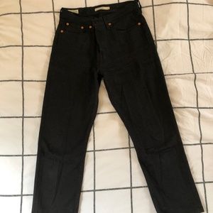Black Levi's wedgie jean, size 27